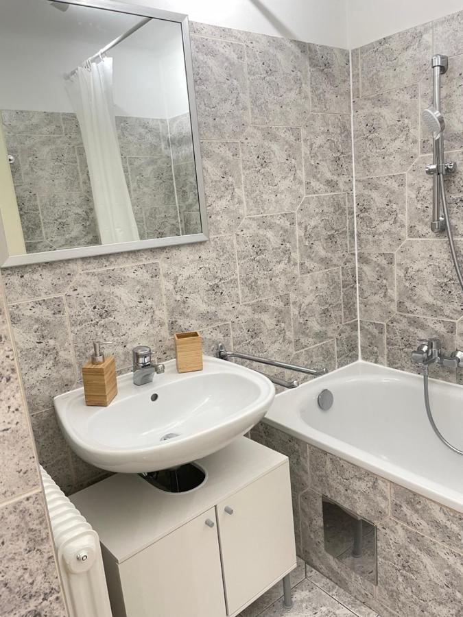 Cosy Apartment Near Schoenbrunn & Meidlinger Market فيينا المظهر الخارجي الصورة
